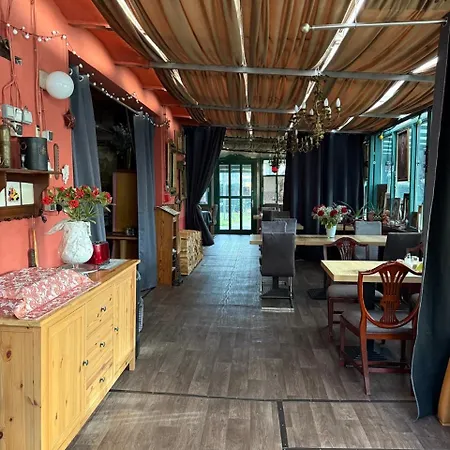 Schiffspension Luise Hotel na wodzie